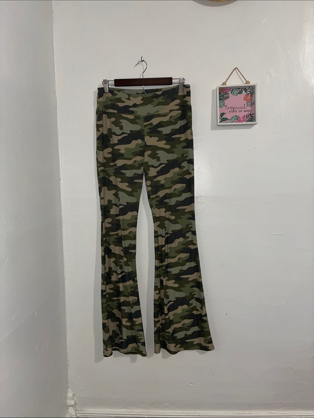 Women’s Flared Camo Leggings - Green Camo size large 12/14